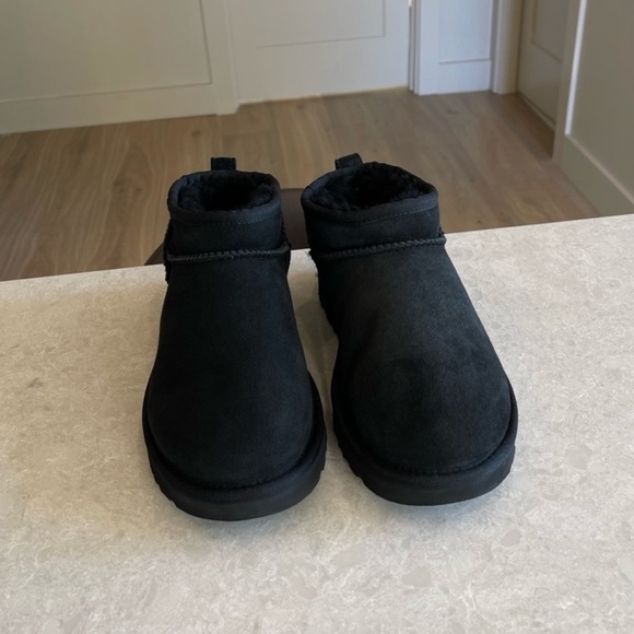 UGG Ultra Mini Classic Boot Black Size 6 US - Picture 11 of 14